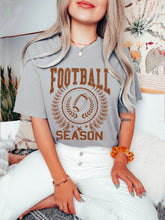 Görseli Galeri görüntüleyiciye yükleyin, Cute Trendy Football Season T-Shirt