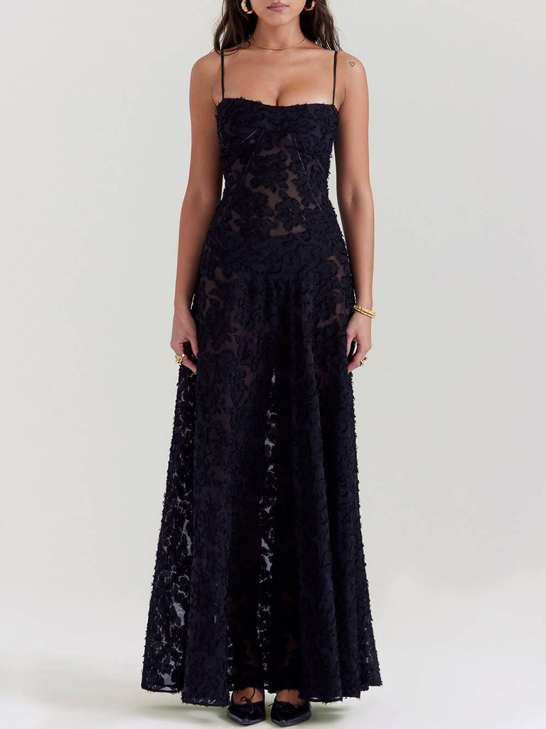 Robe longue noire à dos en dentelle fleurie