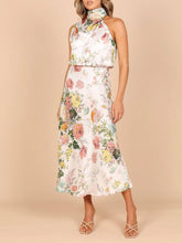 Carica l&#39;immagine nel visualizzatore di Gallery, Floral Halter Neck Elastic Waist Maxi Dress