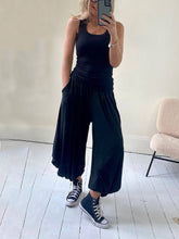 Indlæs billede til gallerivisning Elastic Waist Pocketed Harem Style Loose Pants