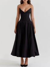 Carica l&#39;immagine nel visualizzatore di Gallery, Black Strapless Midi Dress