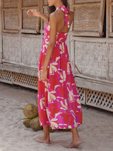 Laden Sie das Bild in den Galerie-Viewer, Halterneck Print Berry Lotus Midi dress