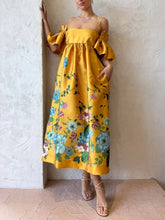 Görseli Galeri görüntüleyiciye yükleyin, Marigold Printed Gathered Sleeve Pocketed A-Line Midi Dress