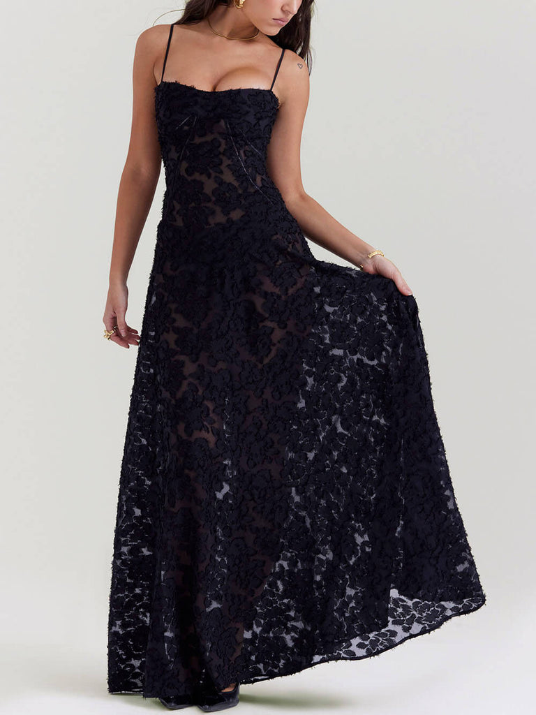 Robe longue noire à dos en dentelle fleurie