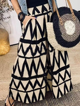 Indlæs billede til gallerivisning Triangle Printed Back Waist Elasticated Pocket Maxi Skirt