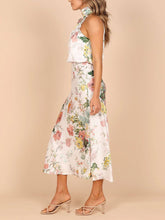 Laden Sie das Bild in den Galerie-Viewer, Floral Halter Neck Elastic Waist Maxi Dress