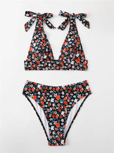 Laden Sie das Bild in den Galerie-Viewer, Sexy printed strap buttoned floral bikini set