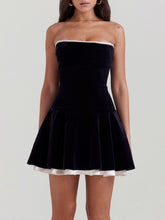 Lataa kuva Galleria-katseluun, Black Velvet Strapless Dress