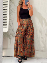 Laden Sie das Bild in den Galerie-Viewer, Fun Times Printed Pocketed Smocked Wide Leg Pants