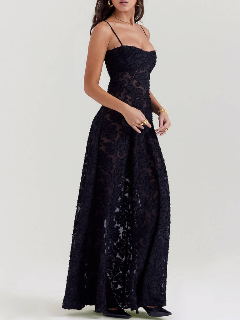 Robe longue noire à dos en dentelle fleurie