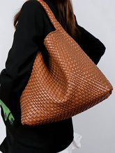 Carregar imagem no visualizador da galeria, Recycled Vegan Intrecciato Shoulder Bag