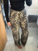 Načíst obrázek do prohlížeče Galerie, Leopard Diamant¨¦ Flared Jeans