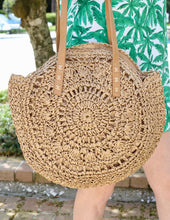 Carica l&#39;immagine nel visualizzatore di Gallery, Round Straw Tote Bag