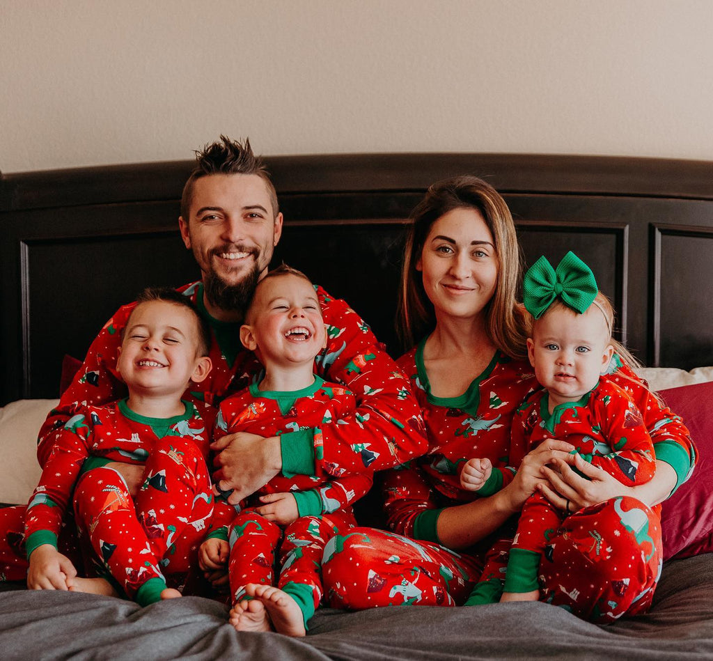 Ensembles de pyjamas assortis pour la famille avec motif de dinosaures rouges mignons