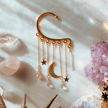 Carregar imagem no visualizador da galeria, Moon &amp; Star Crystal Tear Drops Ear Cuffs