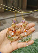 Laden Sie das Bild in den Galerie-Viewer, Boho Quartz Earrings - Mushroom Forest