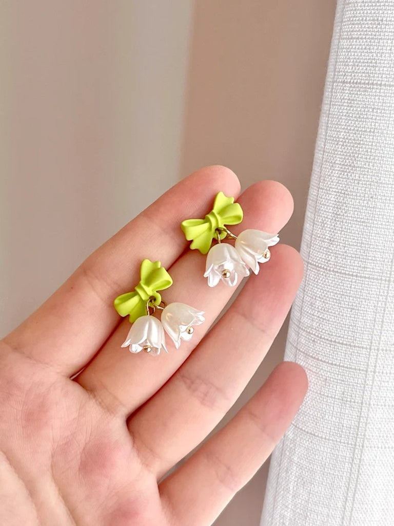 Boucles d'oreilles à pompons mignonnes - Tulipes, nœud, fleurs de fée blanches