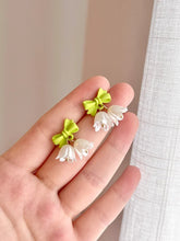 画像をギャラリービューアに読み込む, Cute Tassel Earrings - Tulips Bow White Fairy Flowers