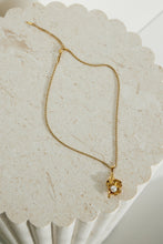 Carica l&#39;immagine nel visualizzatore di Gallery, 18k Plated Gold Oyster Necklace Gold