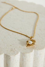 Carica l&#39;immagine nel visualizzatore di Gallery, 18k Plated Gold Oyster Necklace Gold