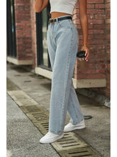 Load image into Gallery viewer, Light Wash Mid-Waist Butterfly Print Jeans