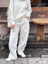 Laden Sie das Bild in den Galerie-Viewer, Trendy Loose Arc-Cut Denim Pants