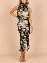 Laden Sie das Bild in den Galerie-Viewer, Floral Halter Neck Elastic Waist Maxi Dress