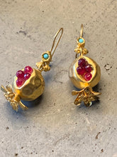 Carica l&#39;immagine nel visualizzatore di Gallery, Pomegranate Design Turquoise Turkish Gold Earrings