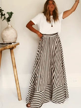 Načíst obrázek do prohlížeče Galerie, Nocturnal Charm Ruched Maxi Dress