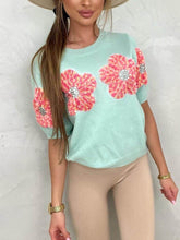 Load image into Gallery viewer, Sweet Contrast Color Flower Round Neck Short Sleeve Sweater