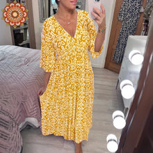 Laden Sie das Bild in den Galerie-Viewer, Bohemian Casual Print V-Neck Shirred Waist Long Dress