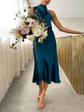 Carregar imagem no visualizador da galeria, Unique Bridesmaid Sleeveless High Neck Maxi Dresses