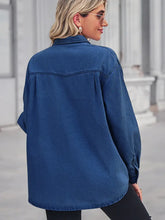 Carica l&#39;immagine nel visualizzatore di Gallery, Slim-Fit Light Wash Denim Shirt