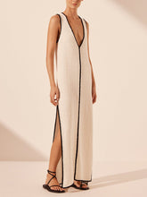 Carregar imagem no visualizador da galeria, Plunging V Neck Contrast Maxi Dress