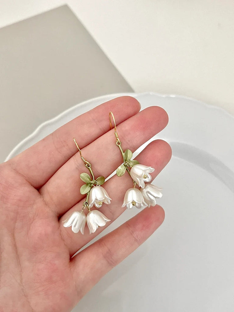 Boucles d'oreilles à pompons mignonnes - Tulipes, nœud, fleurs de fée blanches