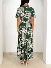 Laden Sie das Bild in den Galerie-Viewer, Short Sleeve Resort Print Midi Dress