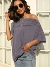 Carica l&#39;immagine nel visualizzatore di Gallery, Solid Color Off-Shoulder T-Shirt