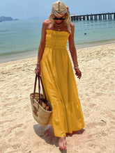 Laden Sie das Bild in den Galerie-Viewer, Smocked Bust Off Shoulder Vacation Maxi Dress