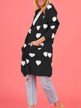 Carregar imagem no visualizador da galeria, Valentine&#39;s Day Heart Knitted Cardigan