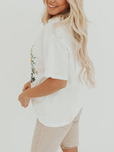 Indlæs billede til gallerivisning Floral Moon Shine Graphic Tee