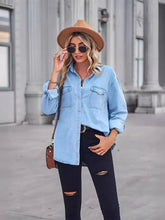 Carica l&#39;immagine nel visualizzatore di Gallery, Slim-Fit Light Wash Denim Shirt