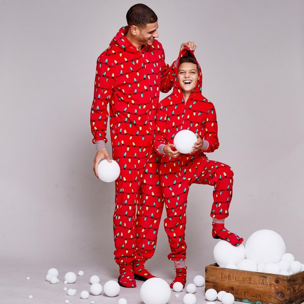 Ensemble de pyjama assorti à capuche avec ampoule de Noël rouge 