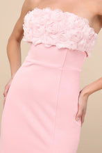 Lataa kuva Galleria-katseluun, Fiore Light Pink 3D Rosette Strapless Maxi Dress