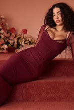 Indlæs billede til gallerivisning aikergood Rouge Off the Shoulder Maxi Dress