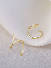 Carica l&#39;immagine nel visualizzatore di Gallery, S925 Minimal Spiral Hoop Twist Earrings