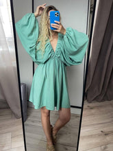 Carregar imagem no visualizador da galeria, Woven Plunge Skater Mini Dress