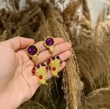 Lataa kuva Galleria-katseluun, Royal Pomegranate Design Crystal Earrings