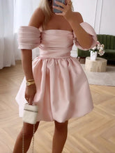 Laden Sie das Bild in den Galerie-Viewer, One Shoulder Puff Sleeve Solid Color Dress