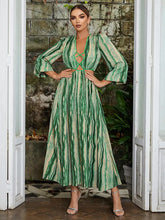 Görseli Galeri görüntüleyiciye yükleyin, V-Neck Floral Lantern Sleeve Dress