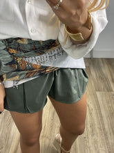 Laden Sie das Bild in den Galerie-Viewer, Printed Knot Mini Skirt